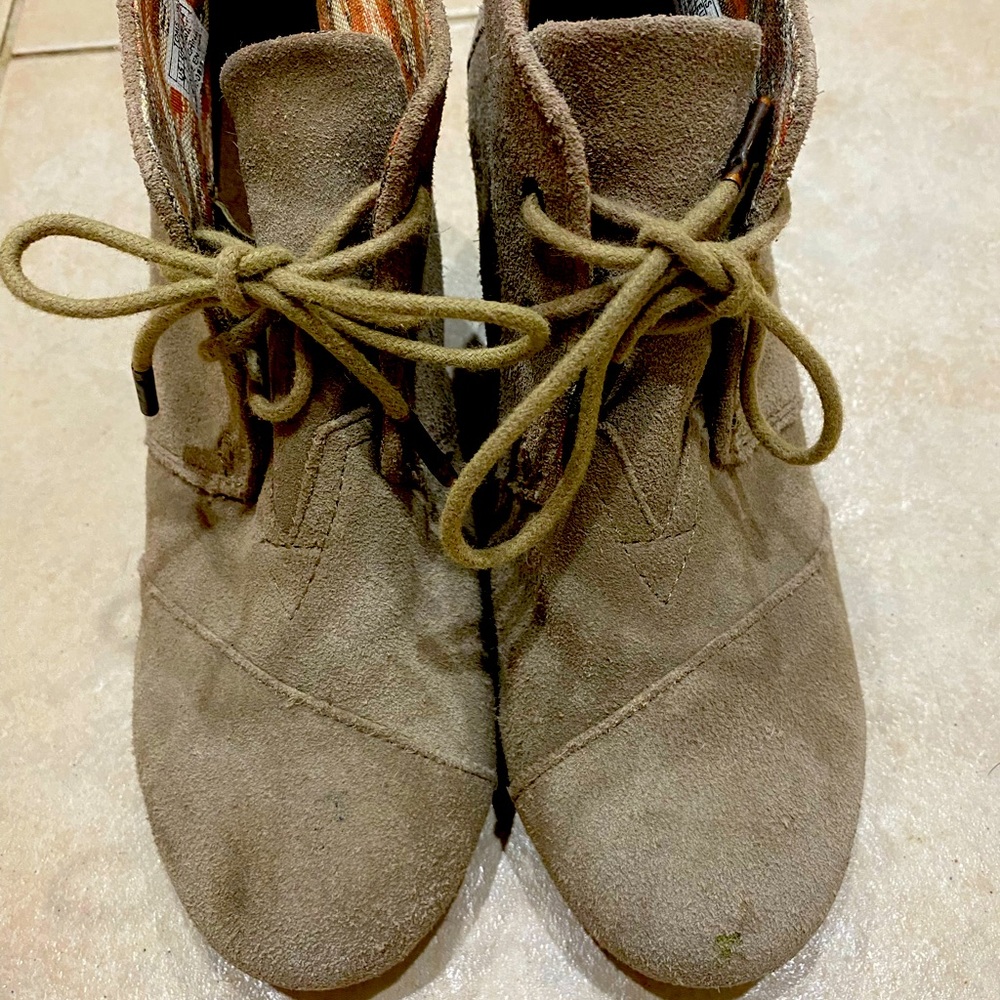 Toms Wedge Booties Sz 7